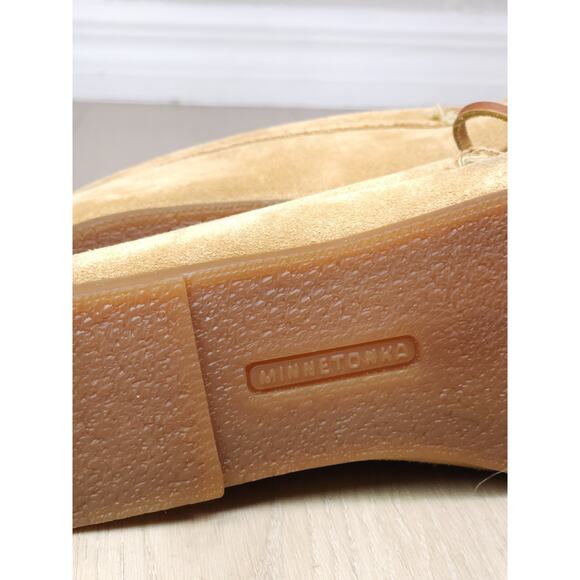 Minnetonka Suede Moccasins with Beaded Design – Size 9.5 Narrow, Classic Style - Picture 9 of 14